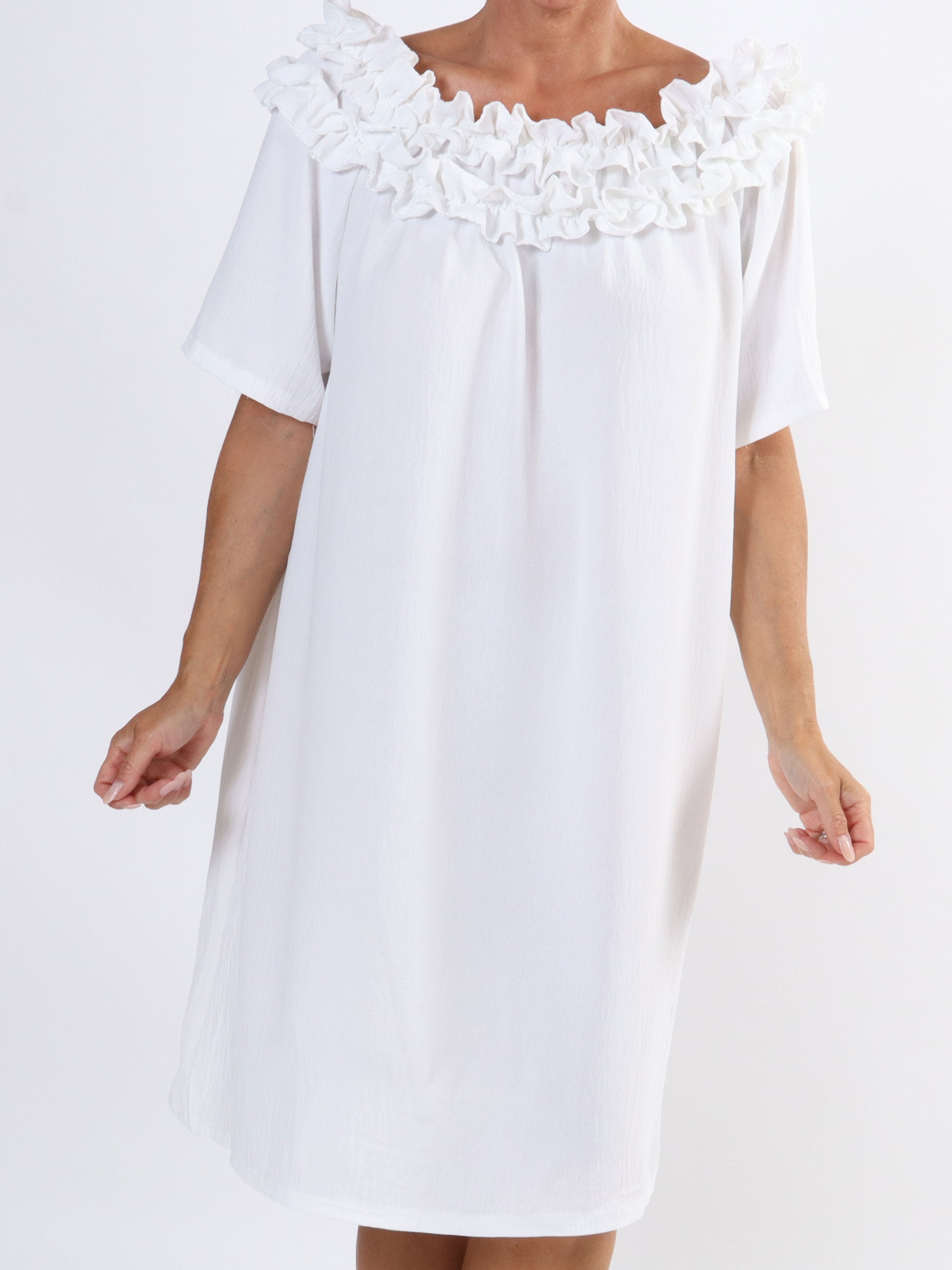 Chili Sleeveless Dress - Plus size kjole med flæser i udskæringen